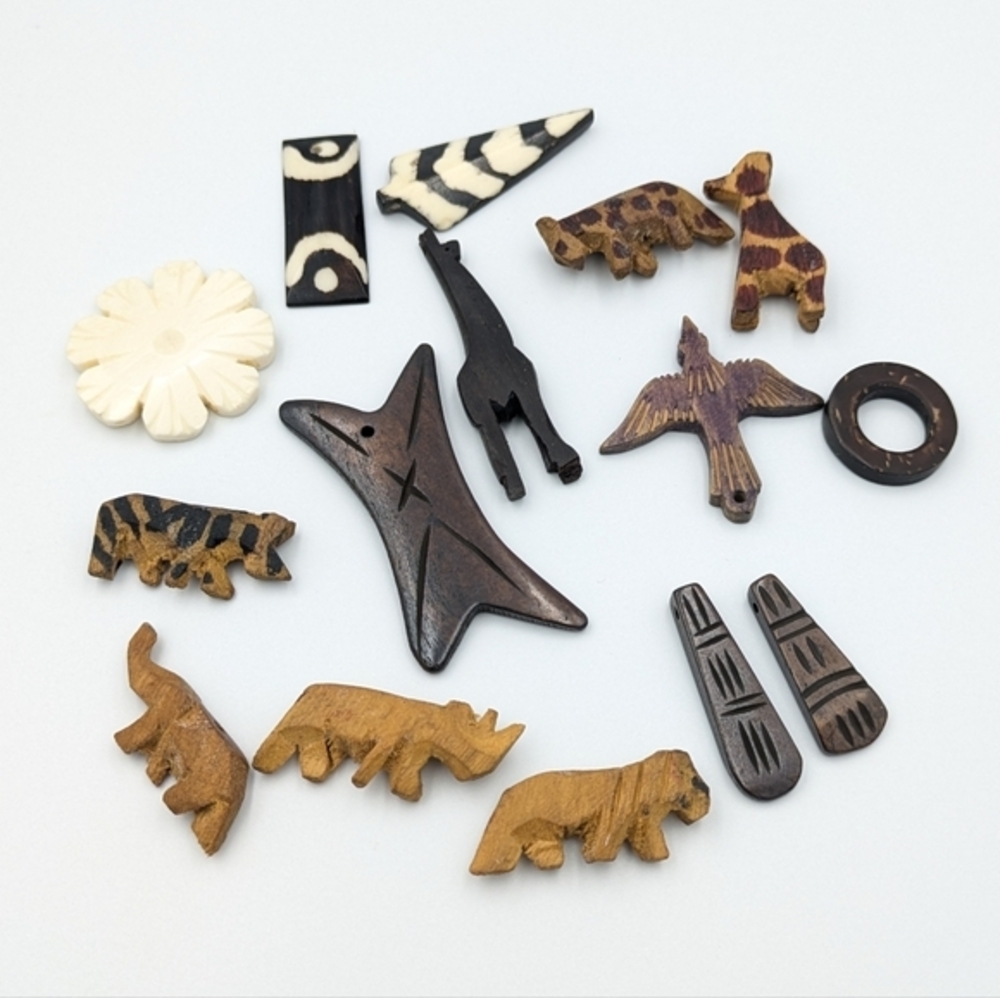 Vintage mixed lot hand craved animal pendants. Mostly wood, one bone